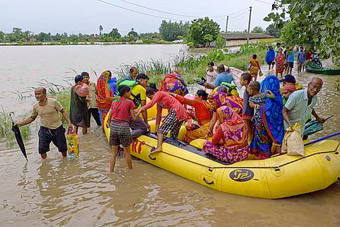 SDRF personnel rescue people in Udham Singh Nagar